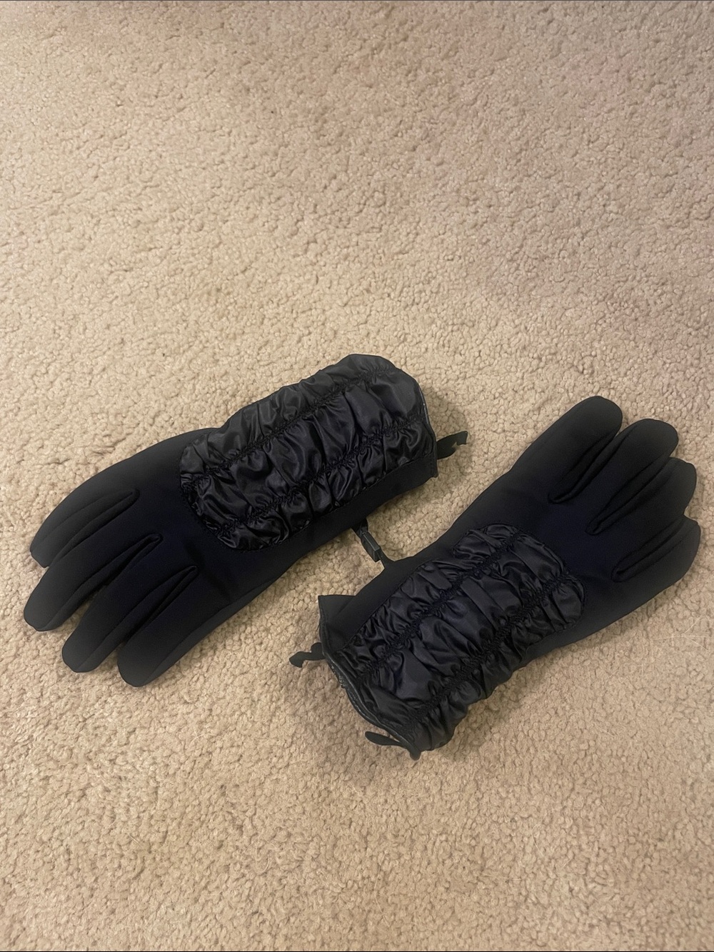 Women's Black Quilted-Trim Winter Gloves